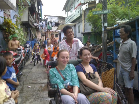 bule naik becak slum tour jakarta