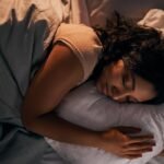 Tidur Miring ke Kiri Bisa Cegah Asam Lambung Naik? Ini Penjelasan Medisnya