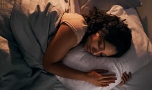 Tidur Miring ke Kiri Bisa Cegah Asam Lambung Naik? Ini Penjelasan Medisnya